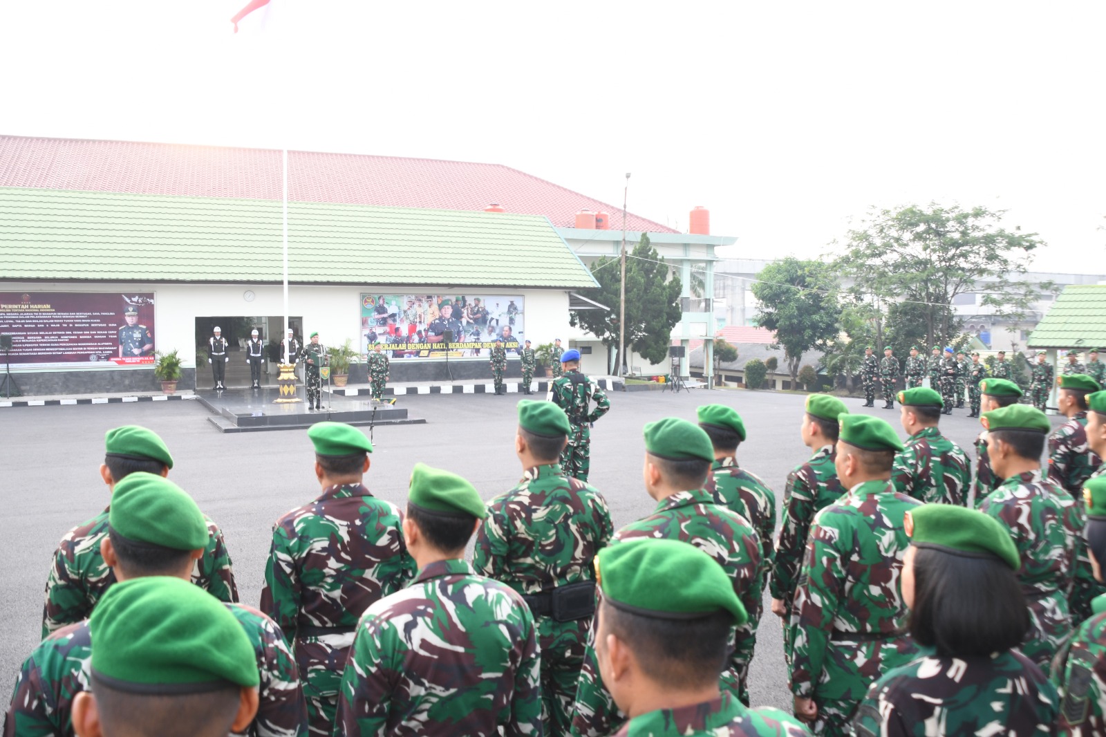 Usai Pimpin Upacara Bendera, Danrem 044/Gapo Berikan Penekanan Melalui Jam Komandan 1