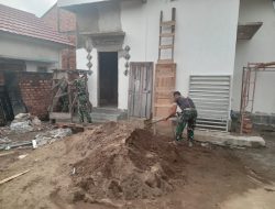Satgas TMMD dan Warga Bergotong Royong Sempurnakan Mushola Baitul Makfurin
