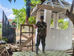 Satgas TMMD dan Warga Bergotong Royong Sempurnakan Poskamling, Simbol Kepedulian Menjaga Lingkungan