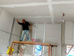 Gotong Royong Satgas TMMD dan Warga Percepat Penyelesaian Rumah Ibu Sriyanti