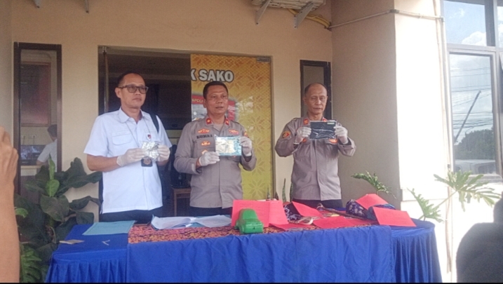 Pasutri Spesialis Curanmor dan Bongkar Rumah Dibekuk Polsek Sako, Tiga Motor Curian dan Barang Berharga Berhasil Diungkap 1