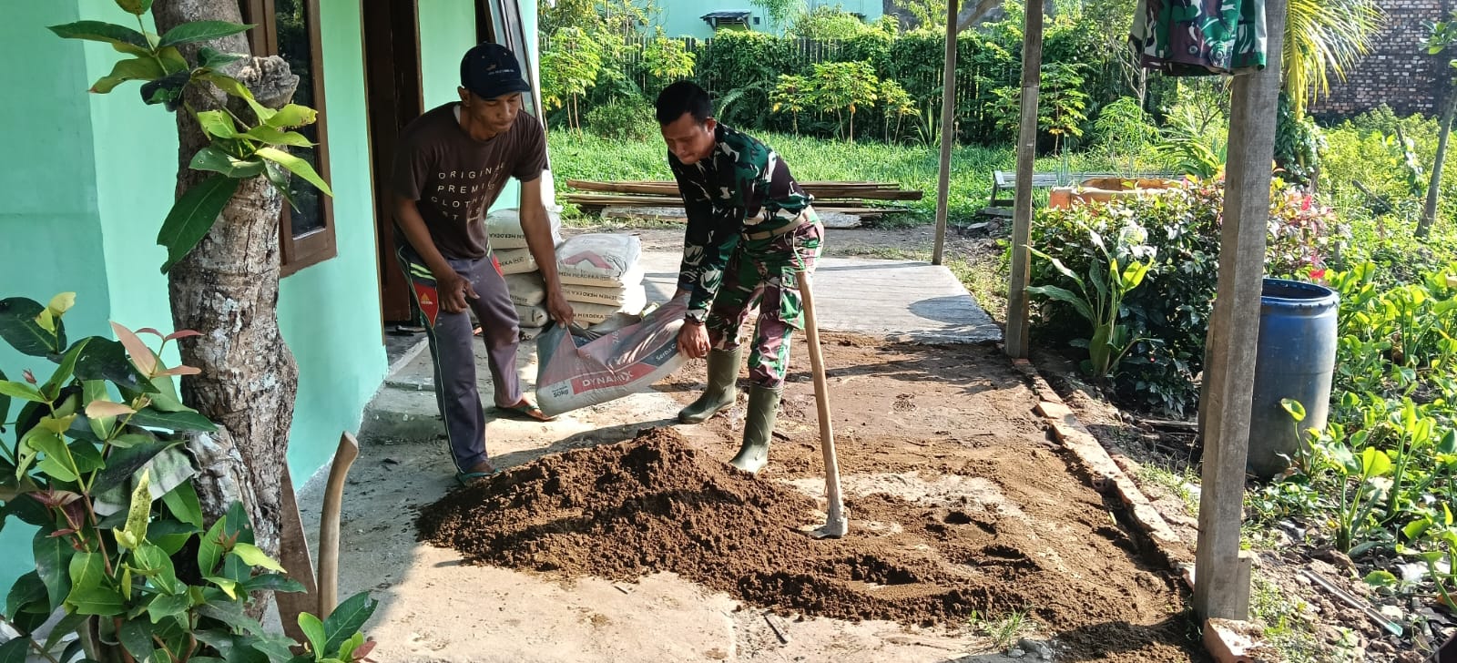Dari Rumah Sederhana Menuju Hunian Layak, Satgas TMMD Wujudkan Asa Keluarga Ibu Suwarni 1