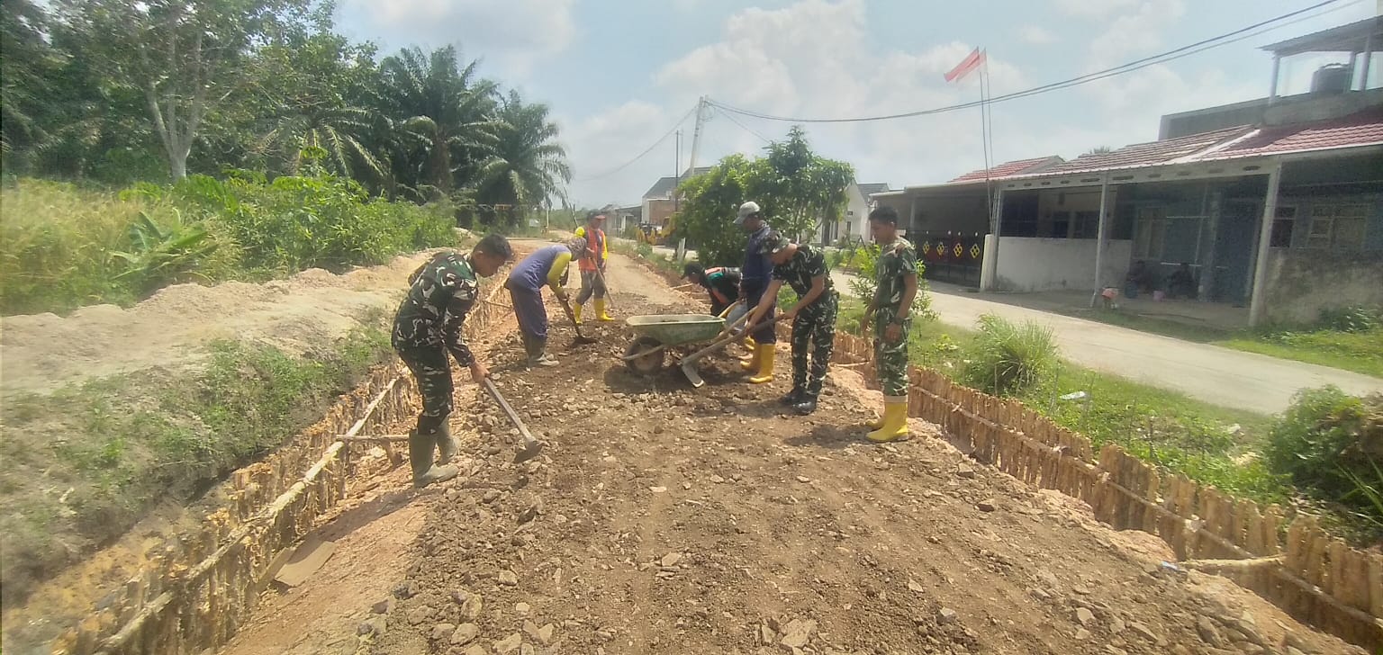 Hari Ke-18 TMMD Ke-129, Satgas Kodim 0418/Palembang Percepat Pengerasan Jalan 750 Meter Demi Membuka Akses Warga 1