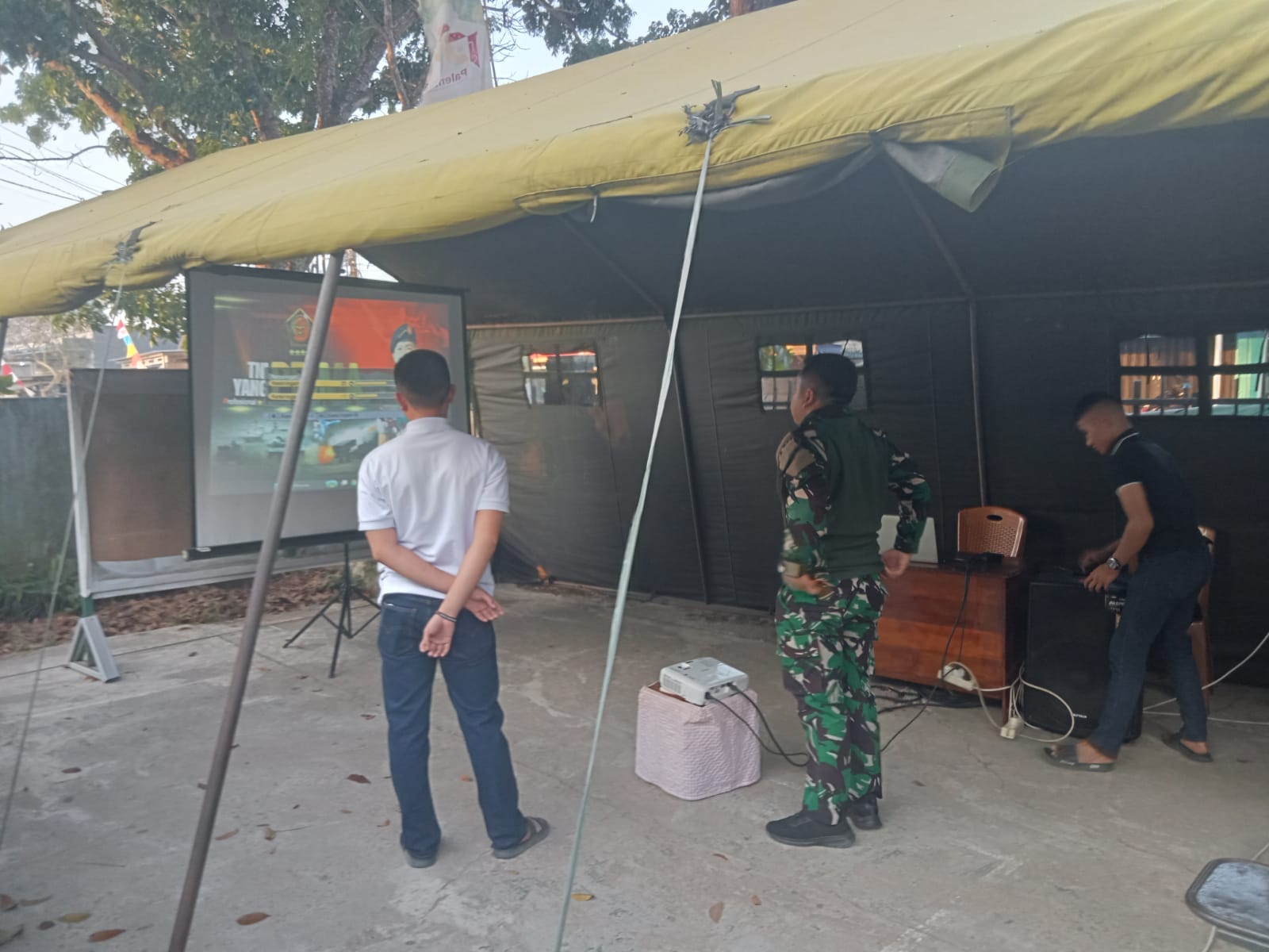 Satgas TMMD Ke-129 Kodim 0418/Palembang Matangkan Persiapan Nobar Film Kebangsaan Bersama Warga 1