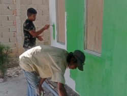 Semangat Gotong Royong Warnai Pengecatan RTLH Bapak Fernando pada Hari Ke-19 TMMD Ke-129