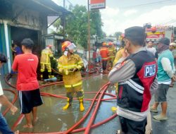 Kebakaran di Jalan Kapten Abdullah Palembang, Dua Counter HP dan Satu Kios Seblak Hangus Dilalap Api