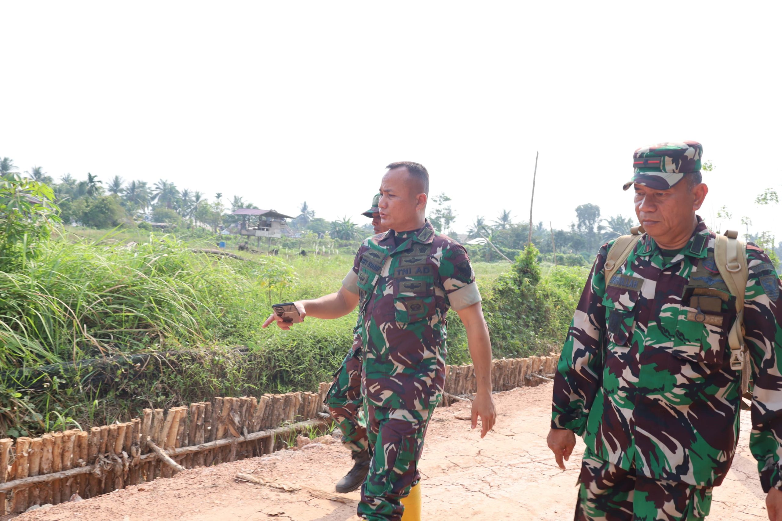 HARI KE-22 TMMD KE-129, PEMBANGUNAN JALAN 750 METER TERUS DIKEBUT DEMI MEMPERLANCAR AKSES WARGA 1