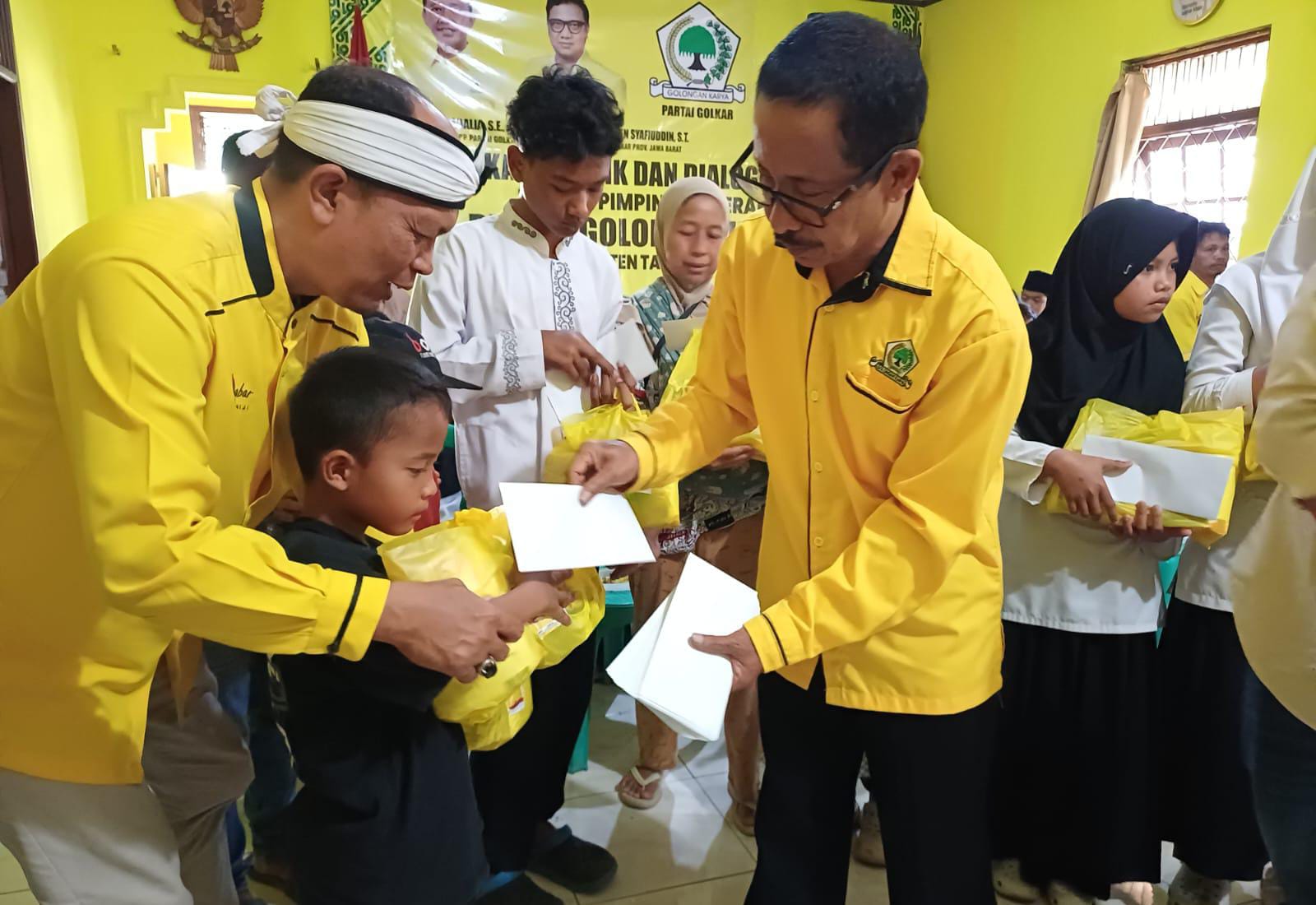 DPD Partai Golkar Kabupaten Tasikmalaya Gelar Tasyakuran HUT Ke-50 Bahlil Lahadalia, Santuni 100 Anak Yatim 1