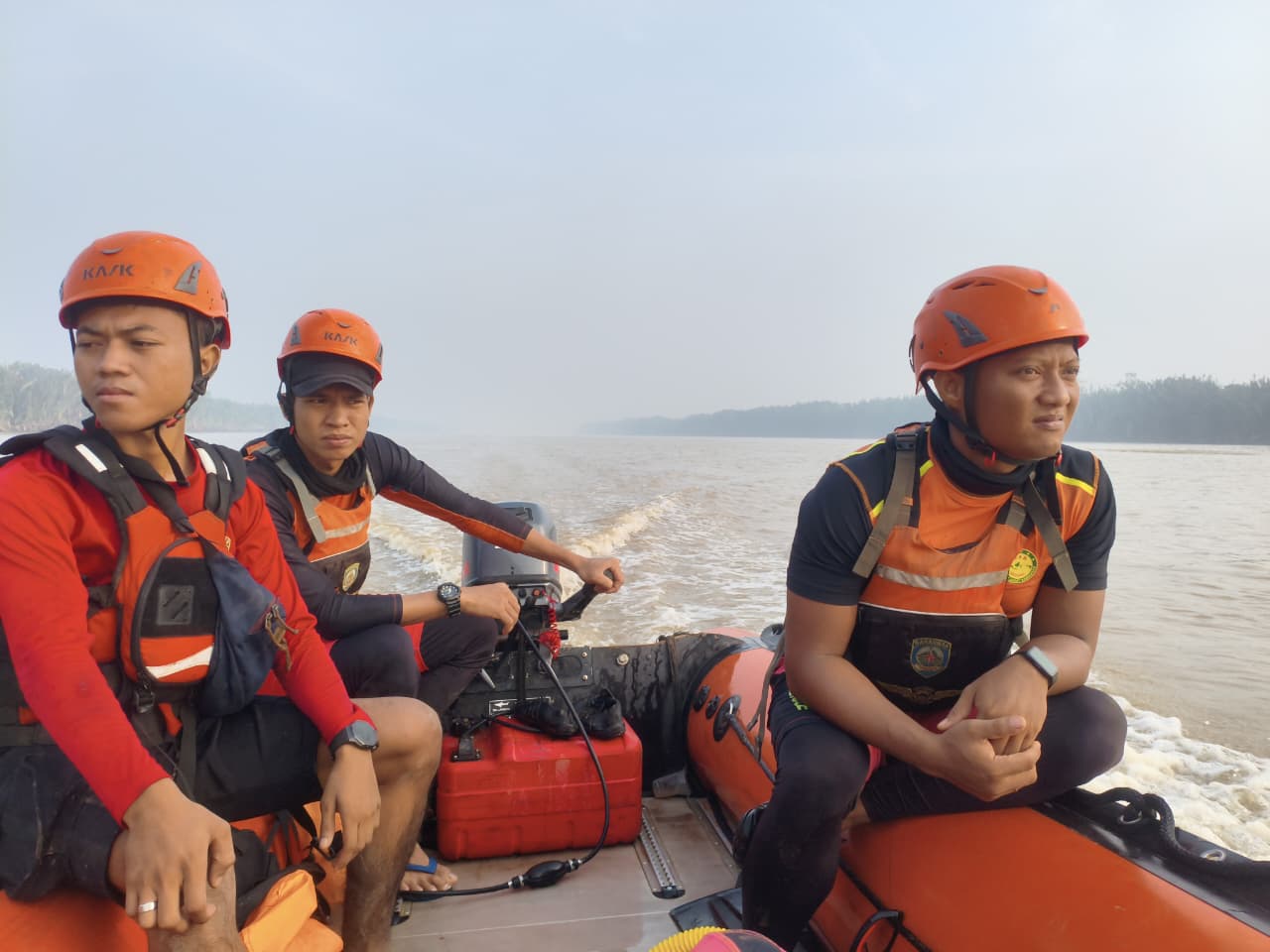 ABK 16 TAHUN JATUH DI PERAIRAN MUARA LALAN, TIM RESCUE BASARNAS LAKUKAN PENCARIAN 1