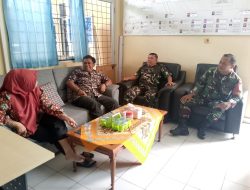 Babinsa Sembilan Ilir Koramil 418-05/Lemabang Bersama Lurah Bahas Kamtibmas, Jaga Wilayah Tetap Kondusif