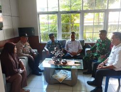 Babinsa Bukit Sangkal Ingatkan Warga Tak Bakar Sampah Sembarangan, Cegah Kebakaran di Musim Kemarau