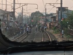 Bentrokan Dua Kelompok Warga Pecah di Manggarai, Perjalanan KRL Jakarta-Bogor Terdampak