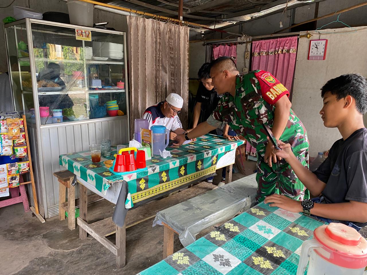 Babinsa 3 Ilir Bersama Bhabinkamtibmas dan Tokoh Masyarakat Bahas Kamtibmas 1