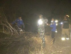 Kebakaran Lahan Pelindo di Sungai Selincah, Babinsa Bersama Warga Bergerak Padamkan Api