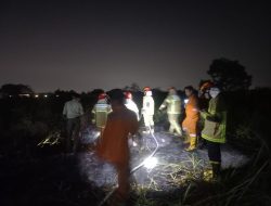 Kebakaran Lahan Kembali Terjadi di Kertapati, Babinsa dan Tim Gabungan Gerak Cepat Padamkan Api