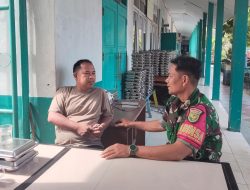 Babinsa Karang Jaya Komsos Bersama Pihak SMA Negeri 12, Dorong Siswa Berkarakter dan Disiplin