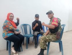 Babinsa Sungai Buah Silaturahmi dengan Ketua RT Bahas Keamanan dan Antisipasi Karhutla