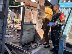 Babinsa Kuto Batu Dampingi Peninjauan Rehab Rumah Tidak Layak Huni
