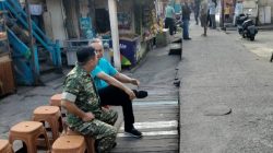 Babinsa Sembilan Ilir Ajak Warga Jaga Kebersihan Lingkungan dan Kamtibmas