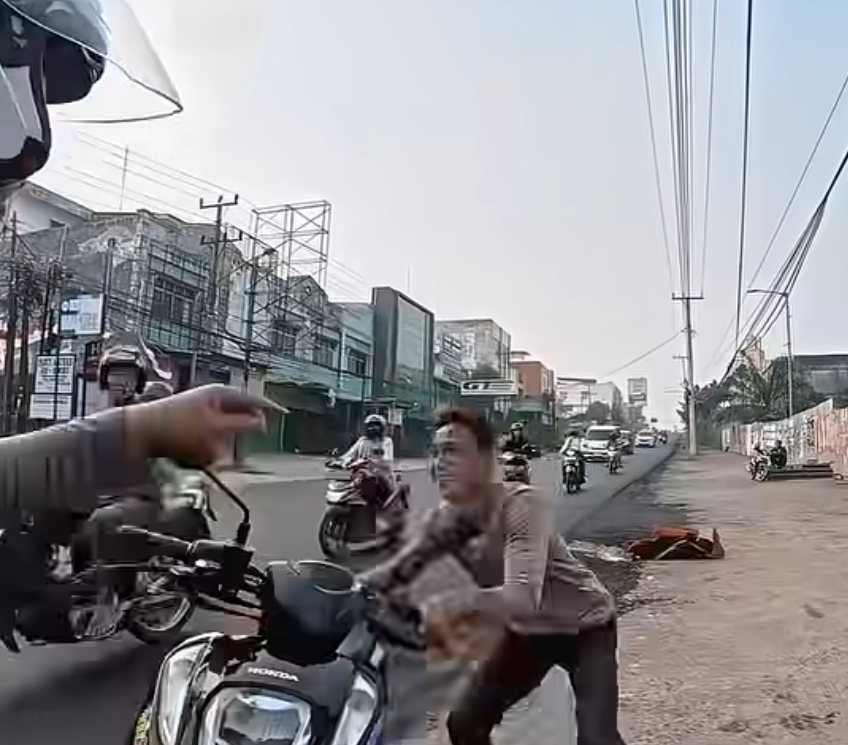 Tak Gunakan Helm Dan Tanpa Pelat Nopol Pria Ini Malah Berakting Menangis Hingga Viral Di Medsos 1