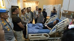 Kapolda Sumsel Pastikan Korban Bentrokan di Depan Mapolda Mendapat Perawatan Terbaik 3