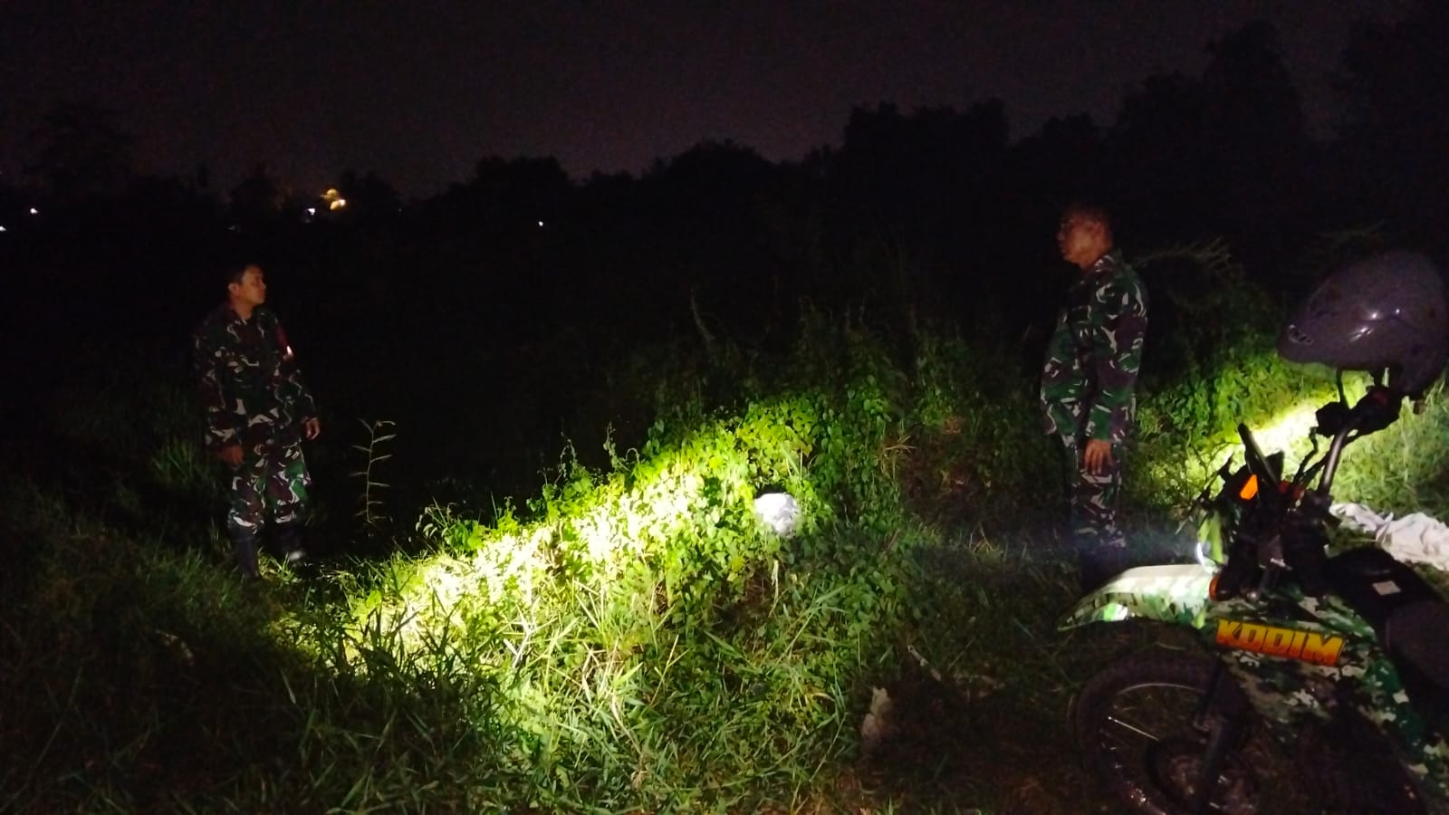 Satgas Karhutla Kodim 0418/Palembang Gelar Patroli Malam di Bukit Baru, Tidak Ditemukan Titik Api 1