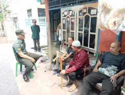 Antisipasi Curanmor, Babinsa 11 Ilir Bersama Kasi Trantib Bahas Peningkatan Patroli Keamanan
