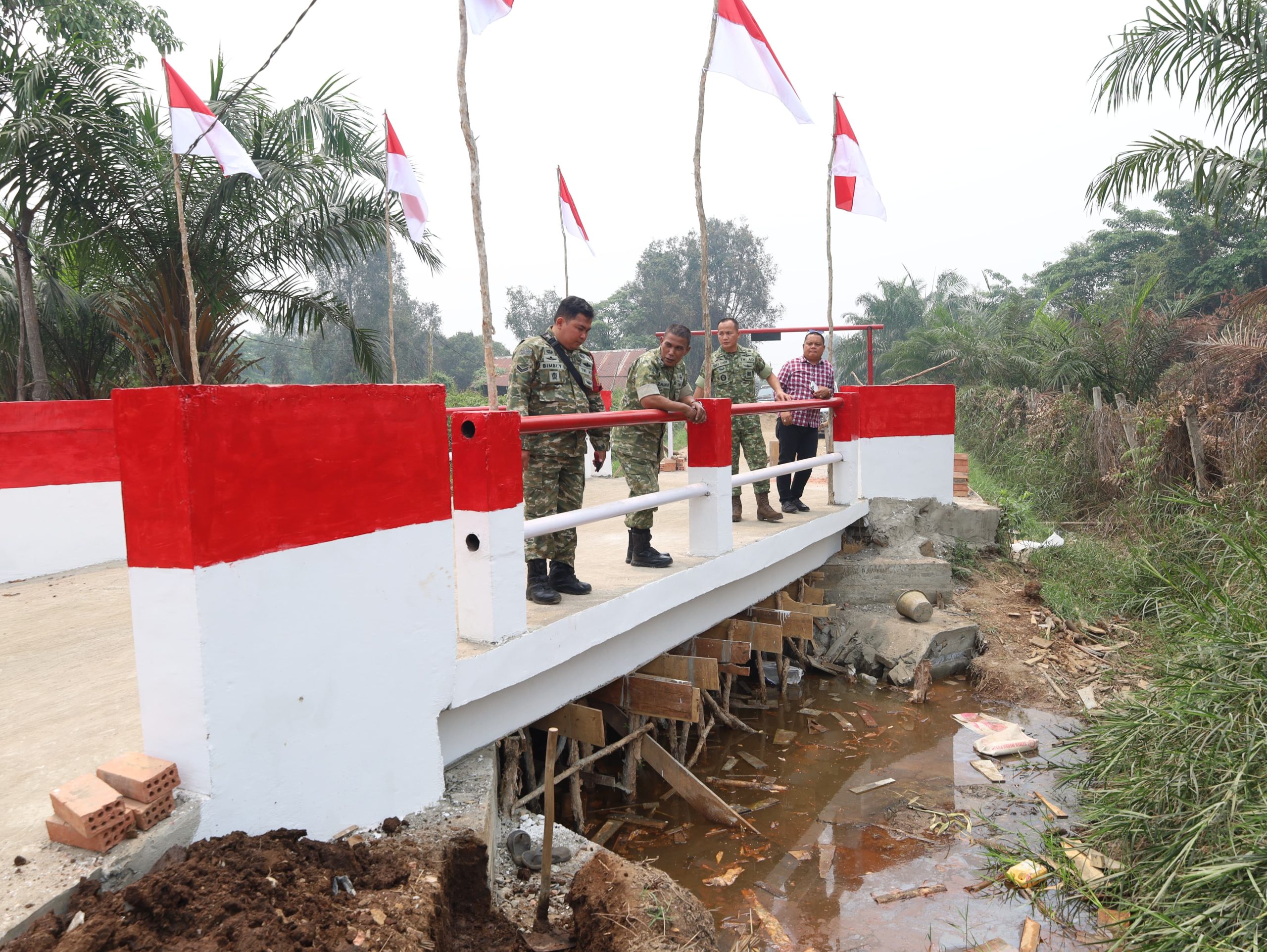 Kasdim 0418/Palembang Cek Pembangunan Jembatan Beton Merah Putih di Talang Jambe 1