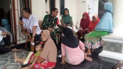 Babinsa Kelurahan Duku Bersama Staf Kelurahan Sosialisasikan Perlindungan Sosial kepada Warga