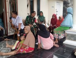Babinsa Kelurahan Duku Bersama Staf Kelurahan Sosialisasikan Perlindungan Sosial kepada Warga