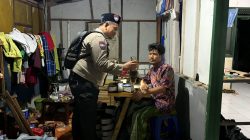 Mas Bhabin Nanang Sumantri Hadir Membawa Harapan, Perjuangkan Nasib Abdul Karom, Pengrajin Songkok yang Berjuang Menghidupi Dua Anak Kecil 3